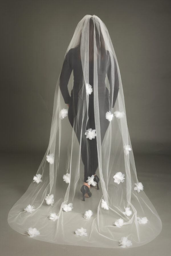 One-Tier Plain Wedding Bridal Veil with 3D Flowers [2206]